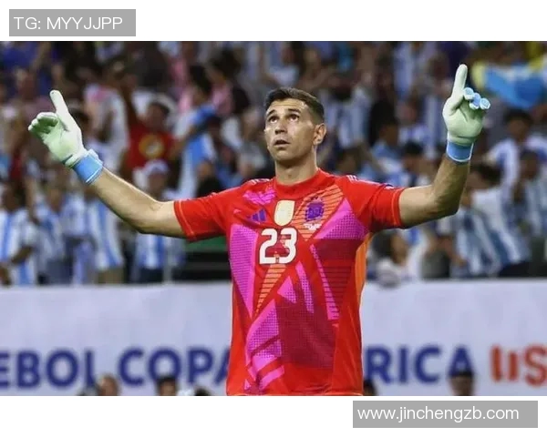 马丁内斯的传奇旅程：从新星崛起到足球巨星的蜕变与荣耀